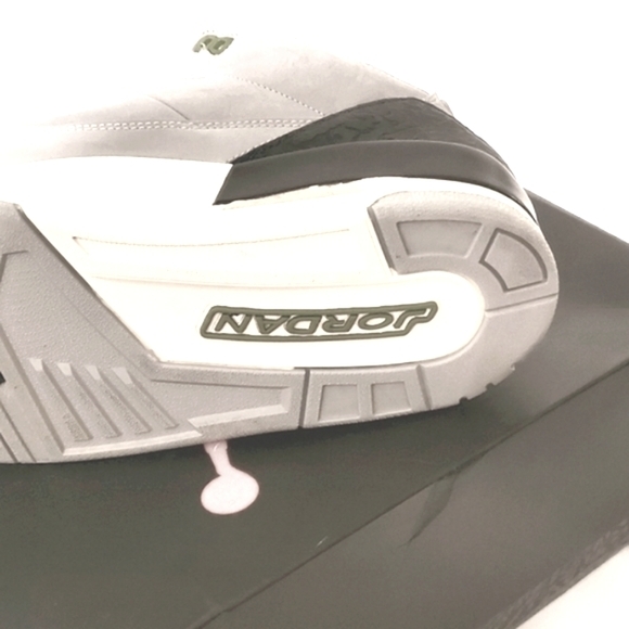 Air Jordan 3 Retro - Picture 2 of 7